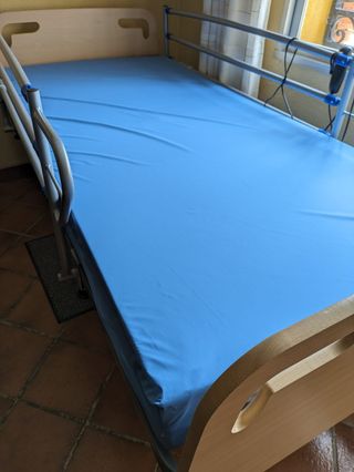 Cama geriátrica nueva y colchón