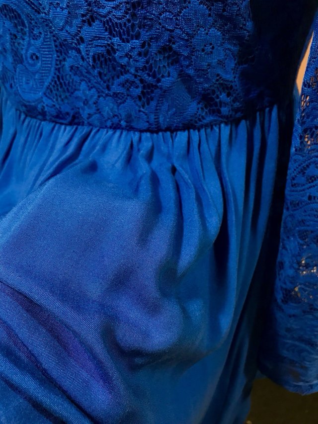 Vestitino da cocktail blu elettico con pizzo