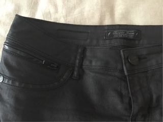 Minifalda negra encerada