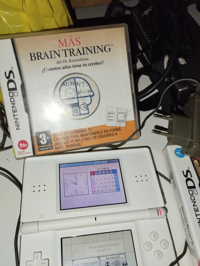 Nintendo DS con cargador y juegos