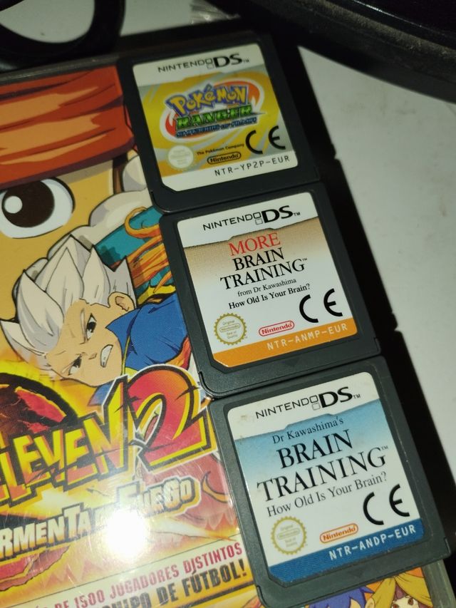 Nintendo DS con cargador y juegos