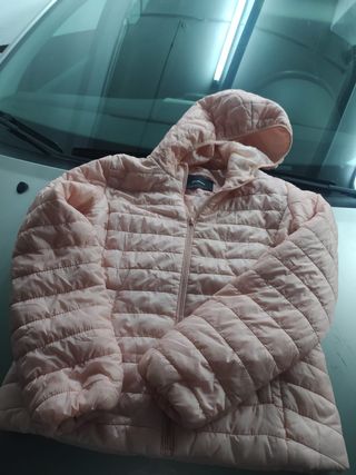 Anorak varios colores 9 euros la unidad 