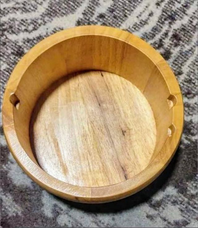 BOL DE MADERA MACIZA CON ABRENUECES.