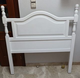 Cabecero blanco de madera