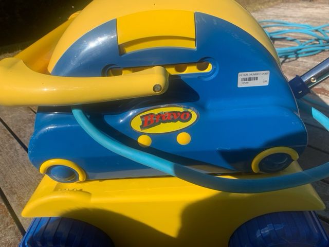 Robot limpiafondos Aquabot Bravo