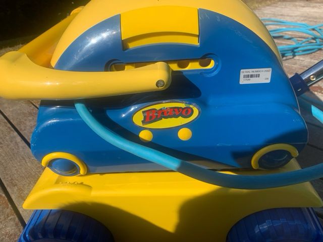 Robot limpiafondos Aquabot Bravo