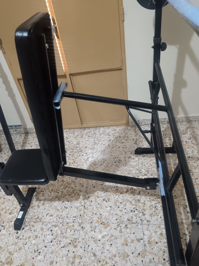 Banco multifuncion, mancuernas y discos. 