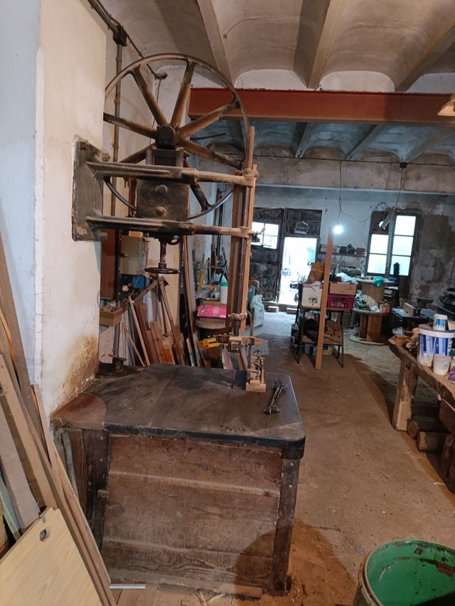 Sierra sinfín para madera, antigua.