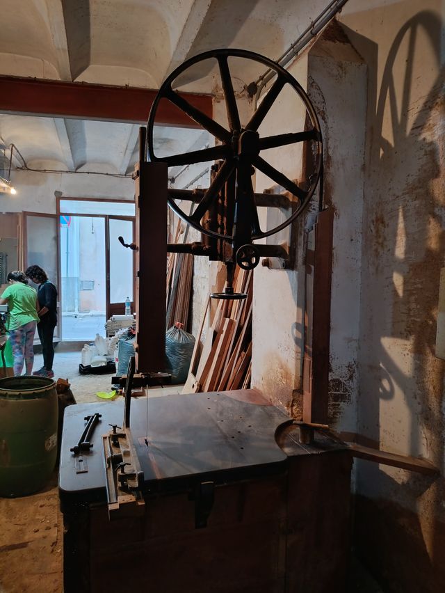 Sierra sinfín para madera, antigua.