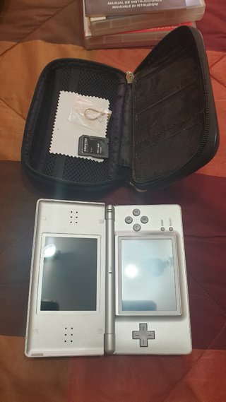 Consola Nintendo DS Lite con estuche y Juegos