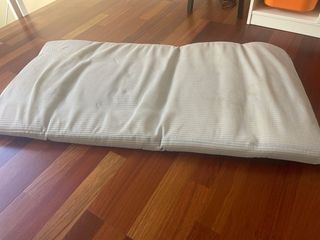 Cuna de viaje dos alturas. Incluye colchón