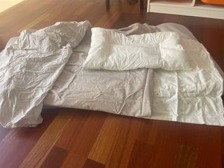 Cuna de viaje dos alturas. Incluye colchón