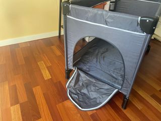 Cuna de viaje dos alturas. Incluye colchón