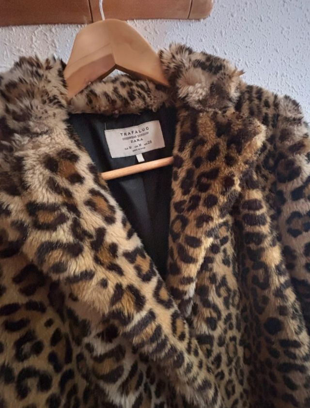 Abrigo leopardo Zara