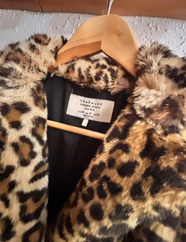 Abrigo leopardo Zara