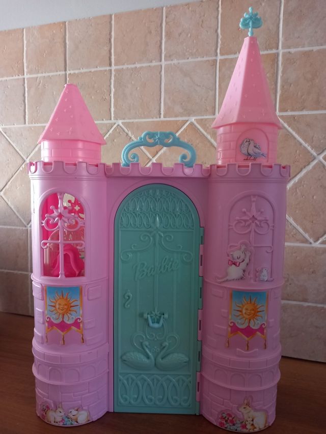 Castello Barbie lago dei cigni