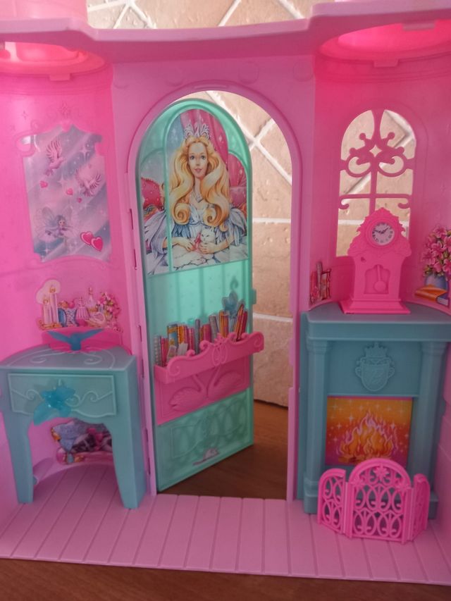 Castello Barbie lago dei cigni