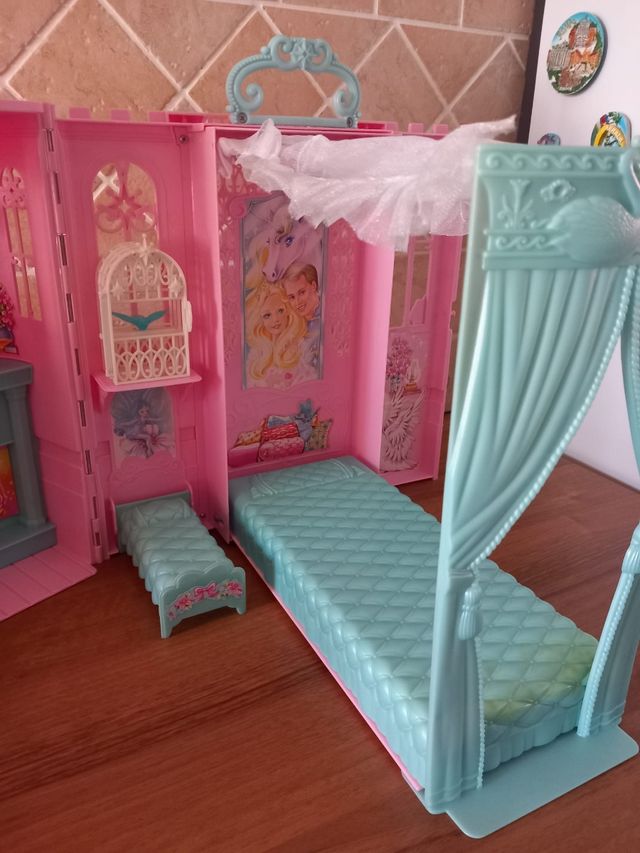 Castello Barbie lago dei cigni