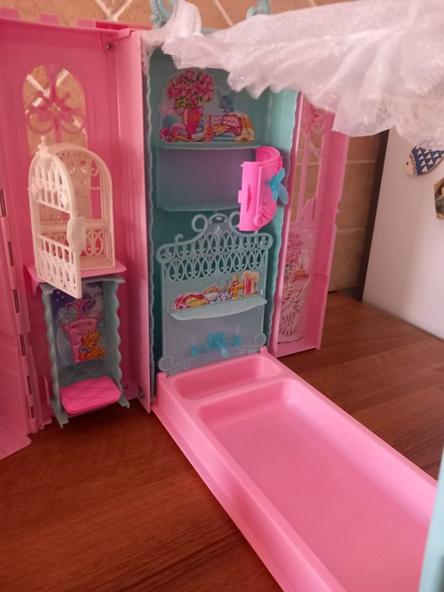 Castello Barbie lago dei cigni