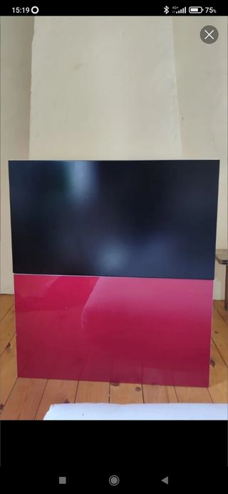 Mueble de colgar con estante de cristal