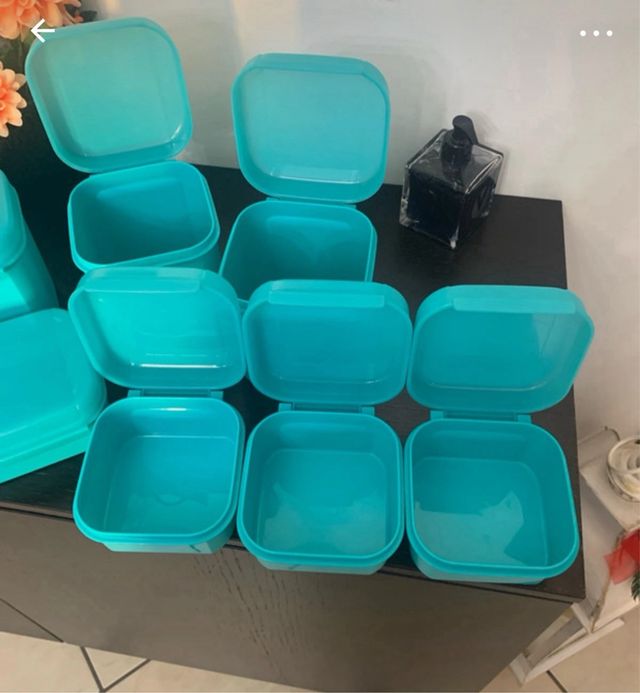 Contenitori tupperware