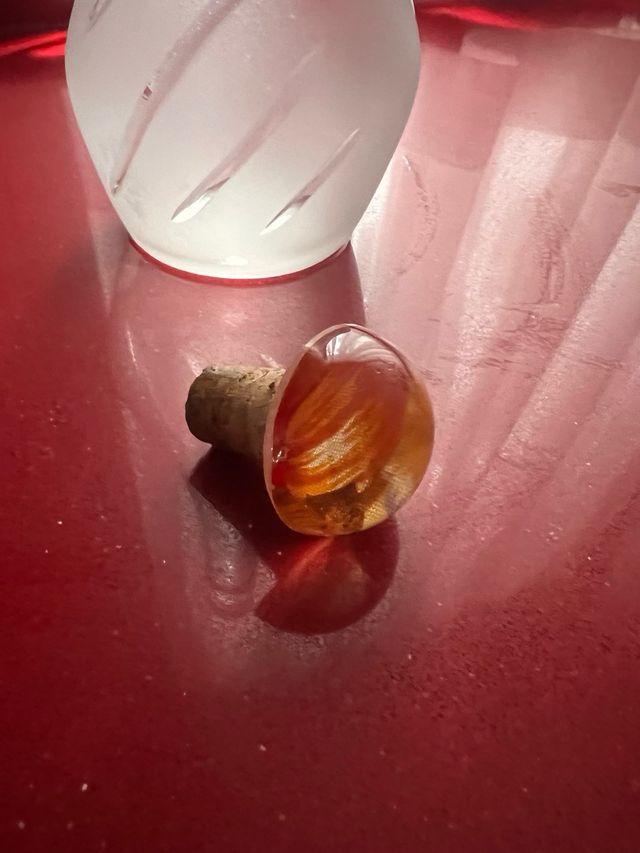 Botella de cristal con tapon de metacrilato