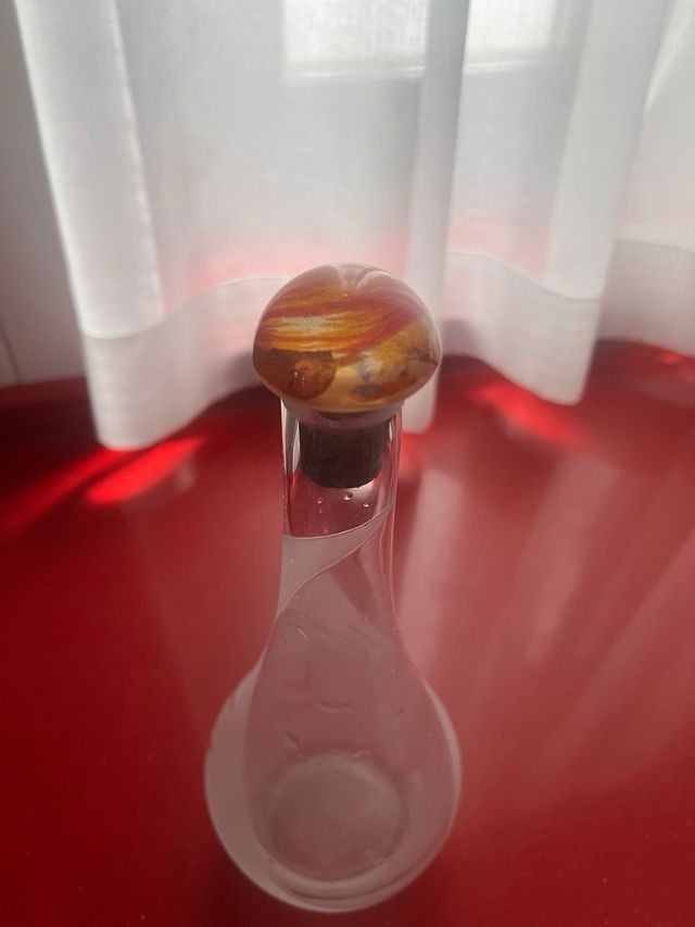 Botella de cristal con tapon de metacrilato