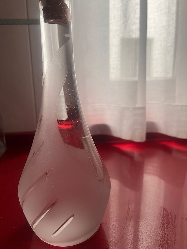 Botella de cristal con tapon de metacrilato