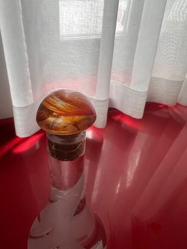 Botella de cristal con tapon de metacrilato