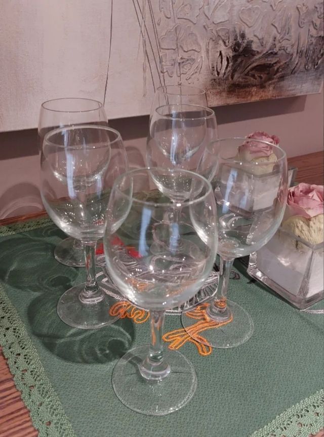 COPAS VINO A ESTRENAR