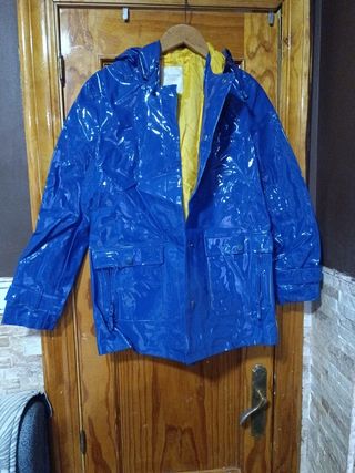 CHUBASQUERO DEL PULL AND BEAR TALLA L