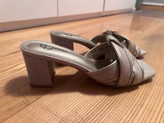 Sandalias beige y doradas talla 39