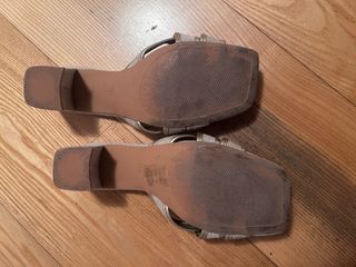 Sandalias beige y doradas talla 39