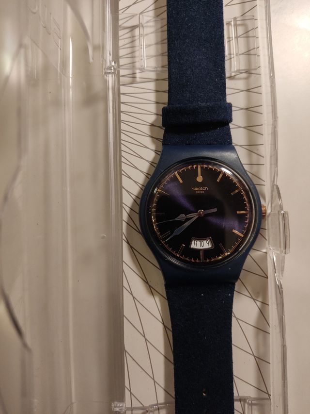 Reloj marca Swatch diámetro 42 mm.