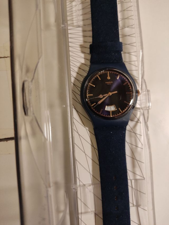 Reloj marca Swatch diámetro 42 mm.