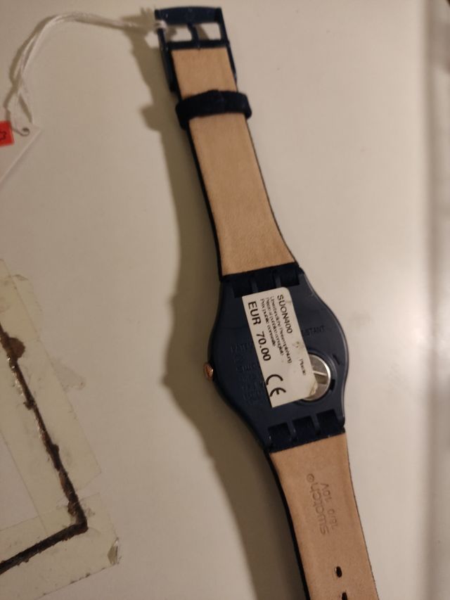 Reloj marca Swatch diámetro 42 mm.