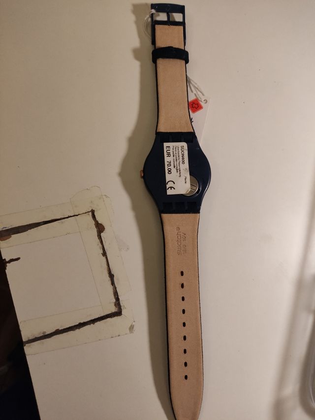 Reloj marca Swatch diámetro 42 mm.