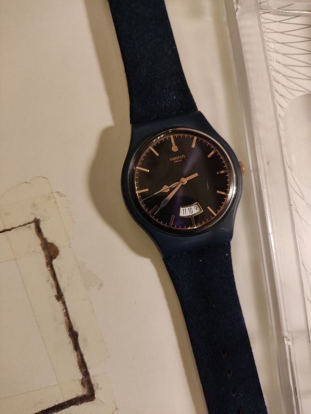 Reloj marca Swatch diámetro 42 mm.