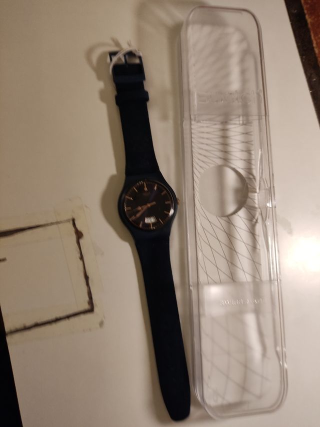 Reloj marca Swatch diámetro 42 mm.