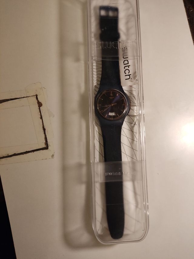 Reloj marca Swatch diámetro 42 mm.