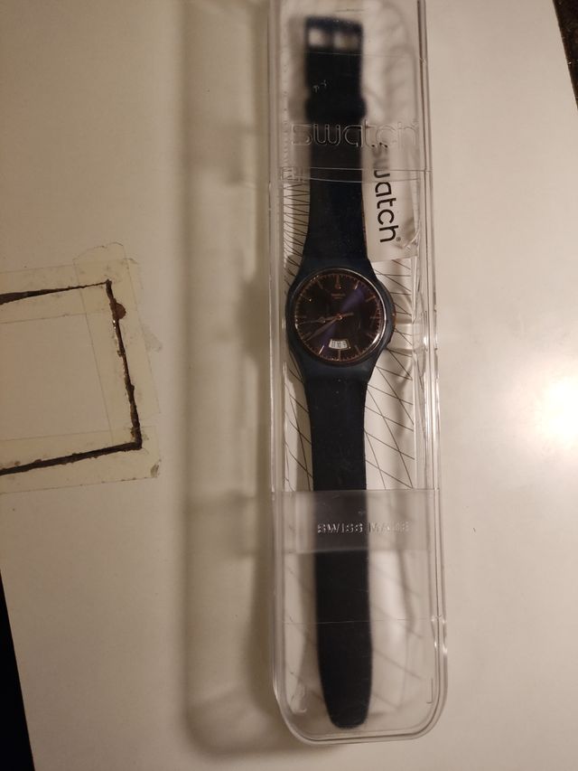 Reloj marca Swatch diámetro 42 mm.