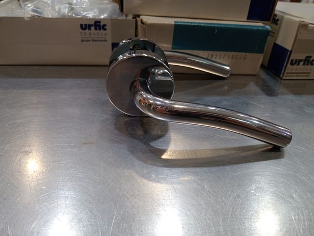 Liquidación manillas urfic latón.