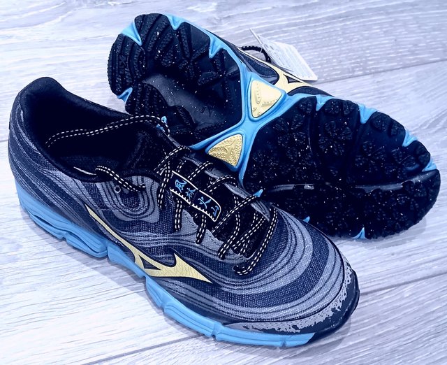Zapatillas NUEVAS Trail MIZUNO Mujer