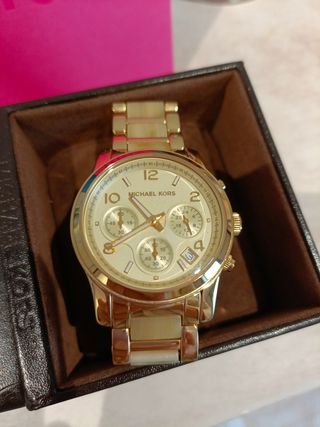 Reloj dorado