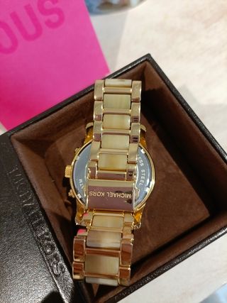 Reloj dorado