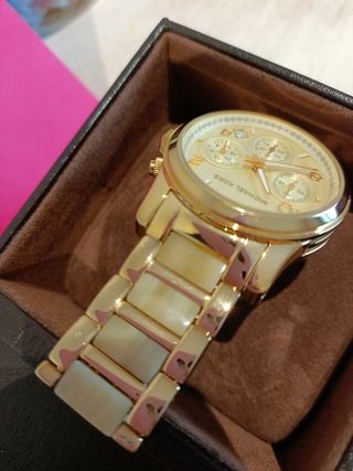Reloj dorado