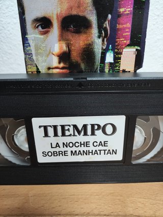La noche cae sobre Manhattan Película