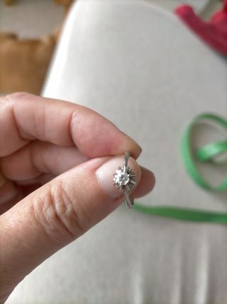 Anillo de prometida, diamante y oro bla