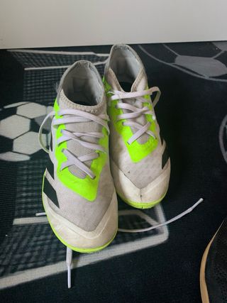 Zapatillas. Niño futbol