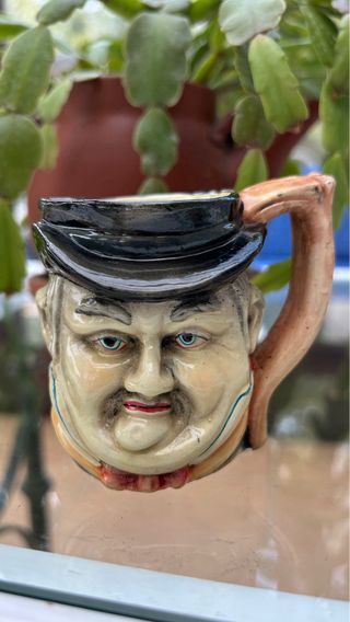 Antigua jarrita ornamental de cerámica